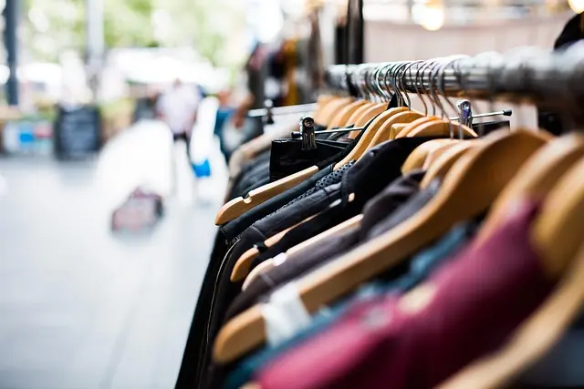 Comment associer des couleurs pour un look chic ?