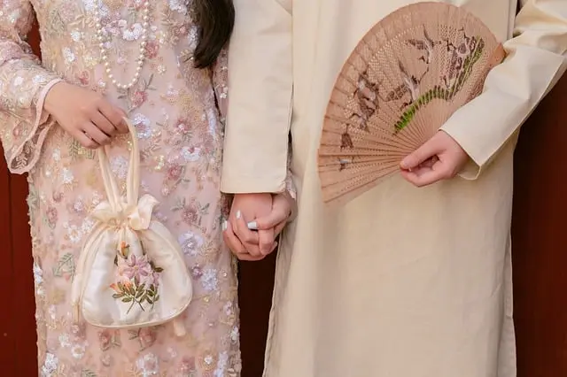 10 accessoires indispensables pour un look chic réussi
