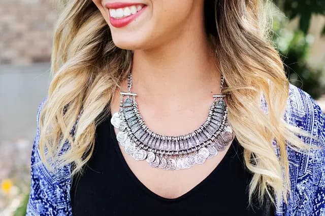 Comment adopter un look chic minimaliste pour chaque occasion