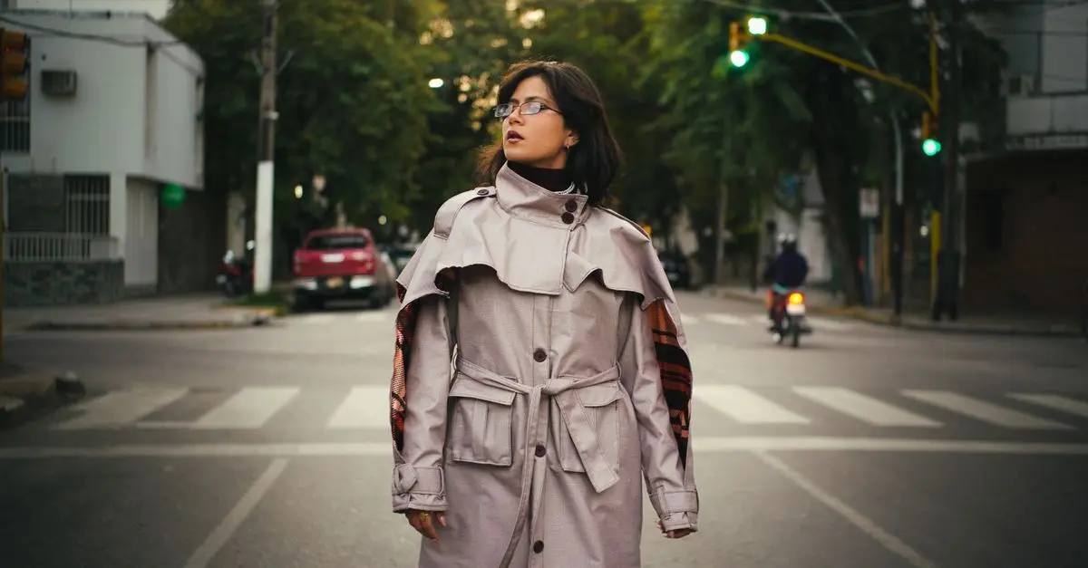Comment choisir le trench coat parfait pour un look chic